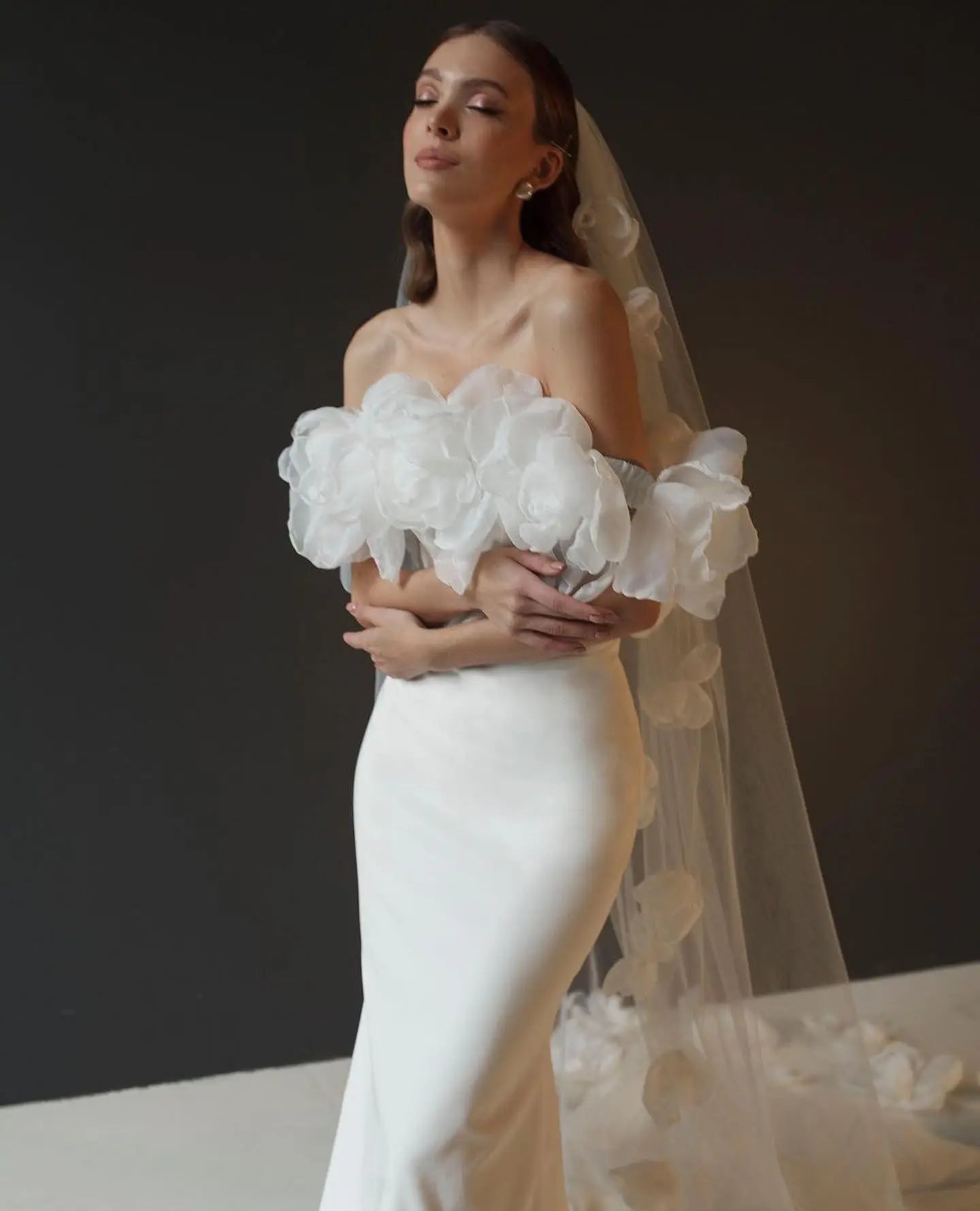 Elegant Off The Shoudler Handmade Flower Sheath Mermiad Wedding Dresses Custom Made Formal Party Grown 2024 Rode De Morrie